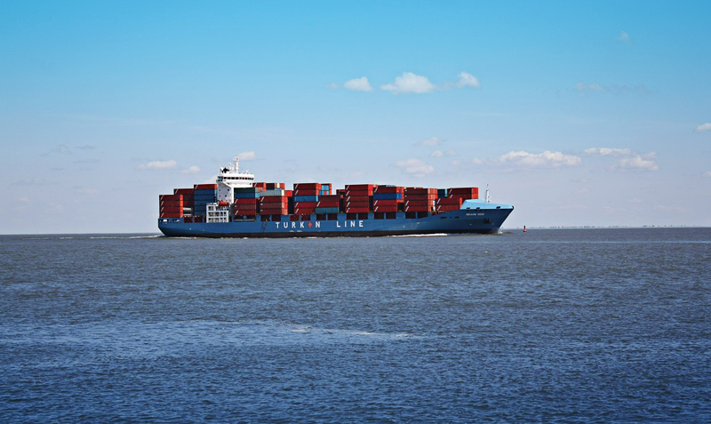transporte de contenedores marítimos